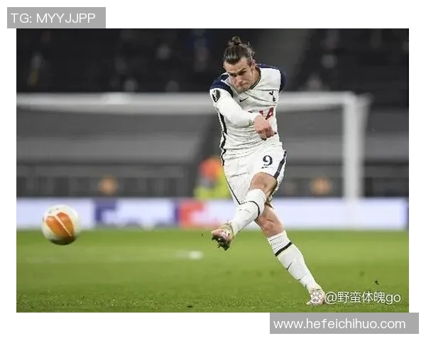 瘦小足球球星用智慧与速度征服绿茵场书写励志传奇