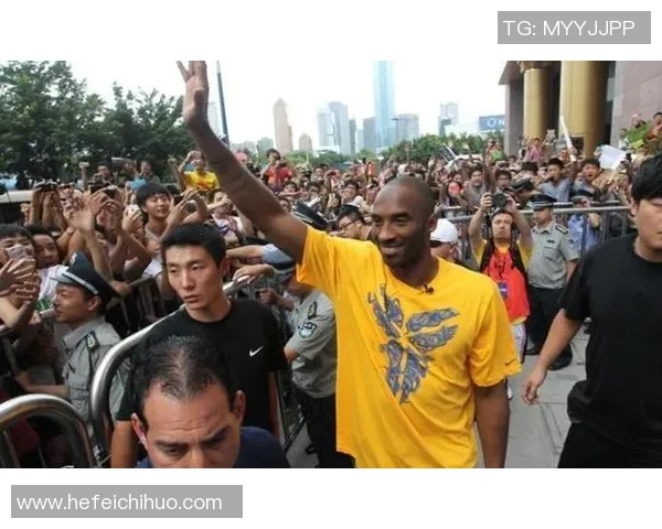 足球场惊现篮球巨星加盟引发热议球迷震惊转型之路引关注